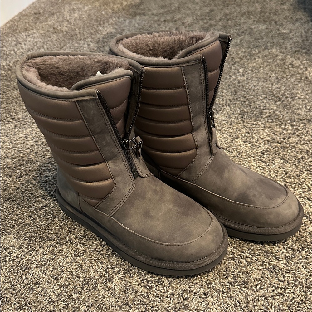 UGG Gray Shearling Zip Up Boots - Sz 7